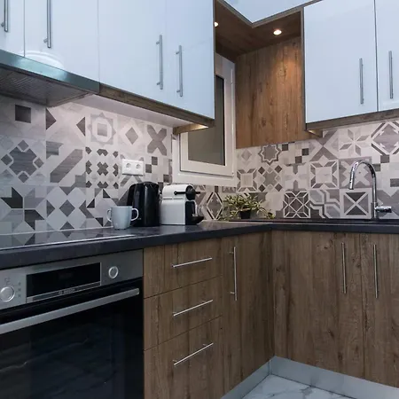 Boutique Stylish 1 Bd Apt In Patisia With Balcony