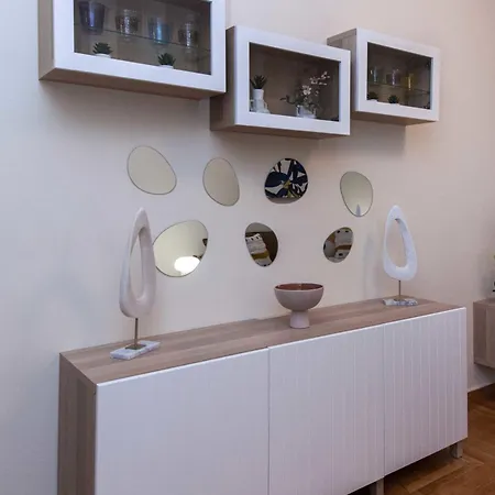 Boutique Stylish 1 Bd Apt In Patisia With Balcony *